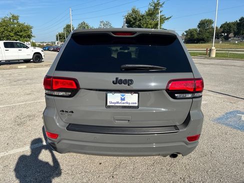 Used 2021 Jeep Grand Cherokee Laredo X AWD/4WD image 7