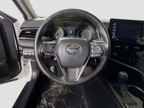Used 2024 Toyota Camry SE image 13