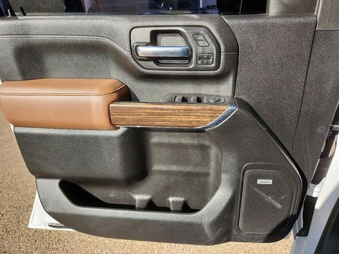 Used 2021 Chevrolet Silverado 2500 High Country w/ Technology Package image 16