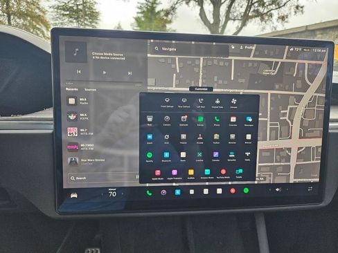 Used 2022 Tesla Model X image 41