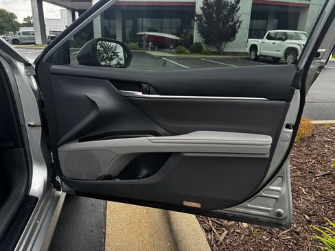 Used 2024 Toyota Camry XLE FWD image 8