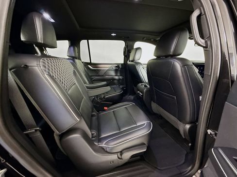 Used 2024 GMC Acadia Denali AWD/4WD image 33