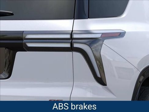 New 2026 Chevrolet Traverse RS FWD image 12