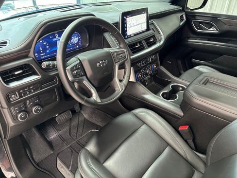Used 2024 Chevrolet Suburban Z71 w/ Luxury Package AWD/4WD image 9