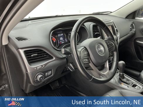Used 2021 Jeep Cherokee Latitude Lux w/ Mopar Interior Package image 13