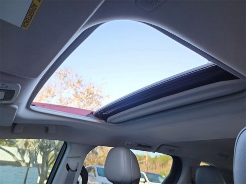 Used 2022 Toyota Sienna XLE image 37