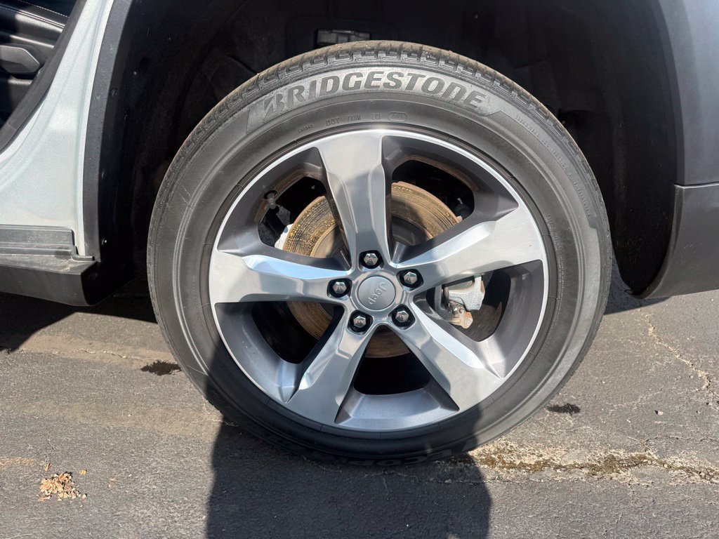 Used 2021 Jeep Grand Cherokee L Limited AWD/4WD image 32