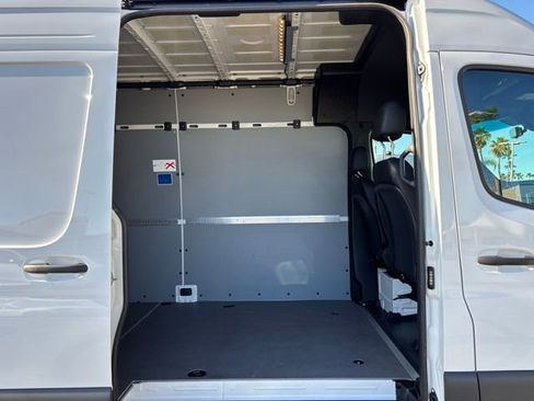 Used 2025 Mercedes-Benz Sprinter 2500 image 28