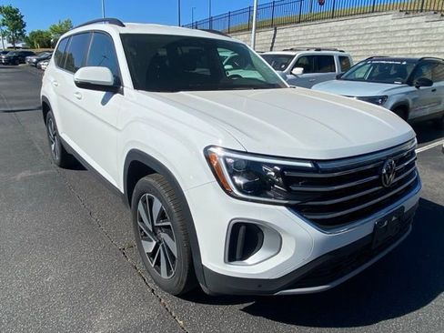Used 2025 Volkswagen Atlas SE image 1