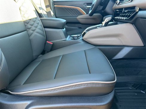 Used 2026 GMC Canyon Denali image 14