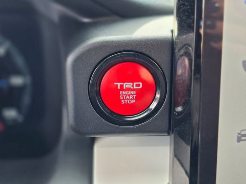 Used 2024 Toyota Tacoma TRD Sport w/ TRD Sport Upgrade Package image 31