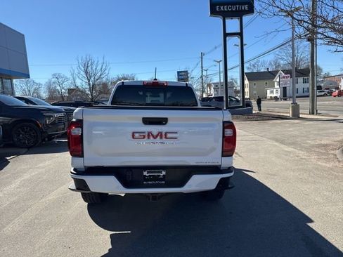 Used 2024 GMC Canyon Denali image 7