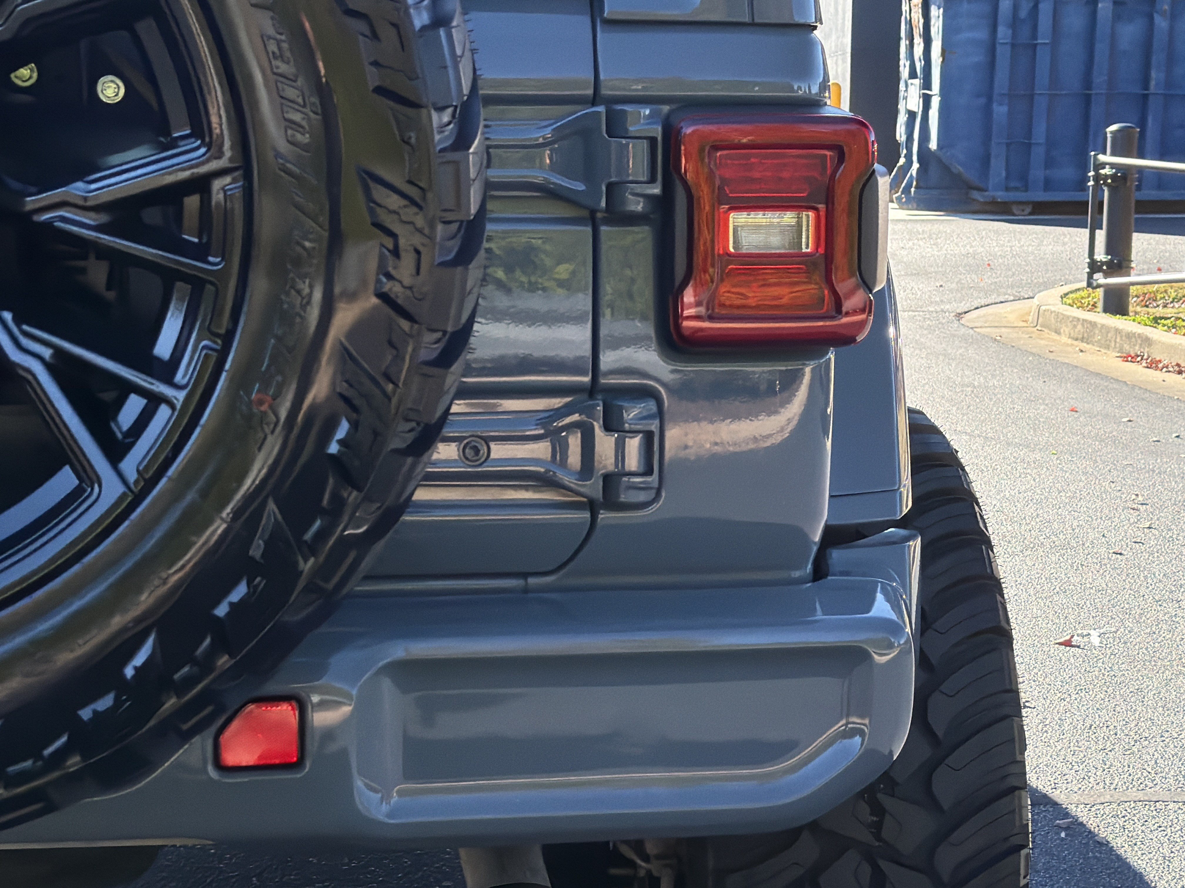 Used 2024 Jeep Wrangler Unlimited Sahara AWD/4WD image 23