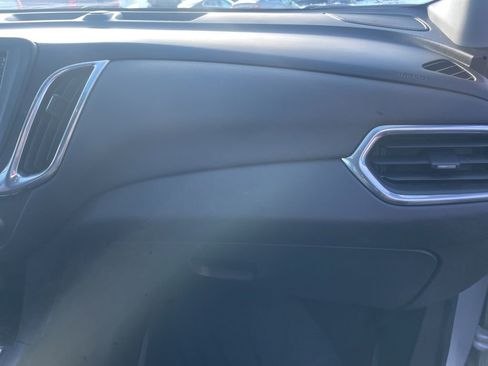 Used 2020 Chevrolet Equinox LT w/ Driver Convenience Package image 32