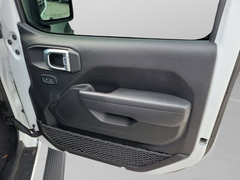 Used 2022 Jeep Wrangler Unlimited Sport image 30