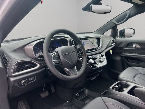 New 2026 Chrysler Pacifica Select AWD/4WD image 25