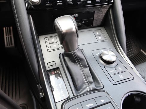 Used 2024 Lexus IS 500 RWD image 33