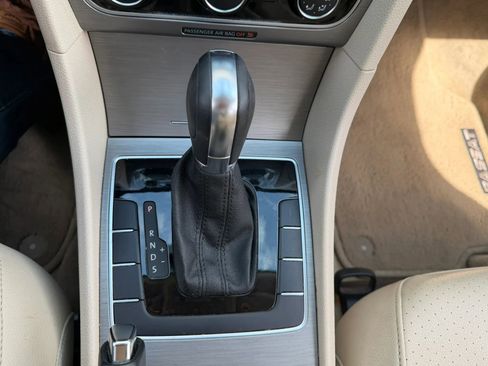 Used 2014 Volkswagen Passat 1.8T SE FWD image 35