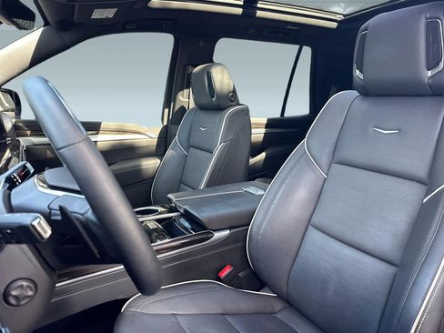 Used 2025 Cadillac Escalade Premium Luxury w/ LPO, Floor Liner Package AWD/4WD image 5