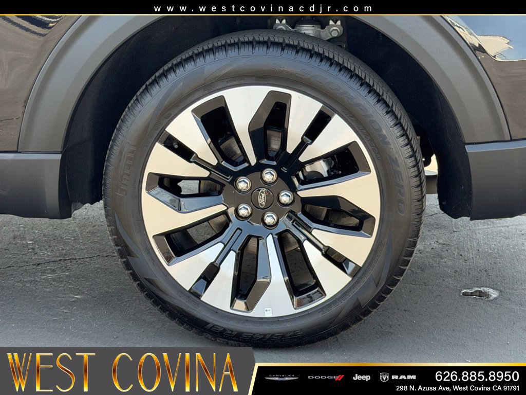 Used 2025 Ford Explorer Platinum w/ LUX Leather Package AWD/4WD image 18