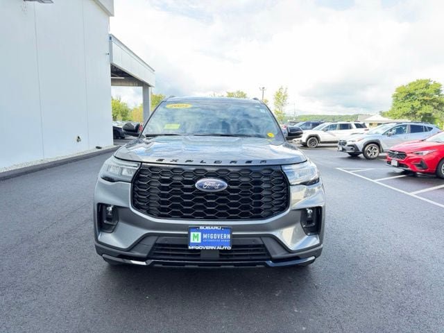 Used 2025 Ford Explorer ST-Line AWD/4WD image 3