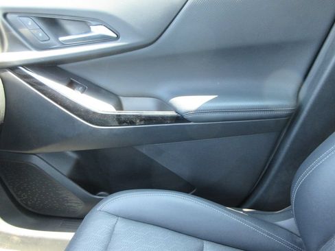 Certified 2025 Chevrolet Equinox LT w/ Convenience Package II FWD image 33