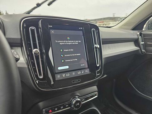 Used 2025 Volvo XC40 B5 Ultra w/ Protection Package Premier image 28