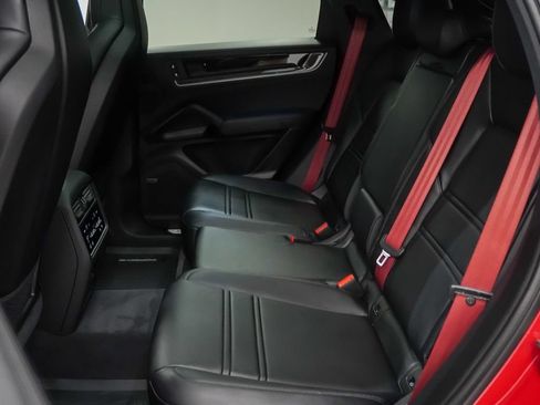 Used 2026 Porsche Cayenne S AWD/4WD image 18