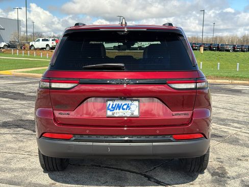 Used 2024 Jeep Grand Cherokee Limited w/ Luxury Tech Group II AWD/4WD image 3