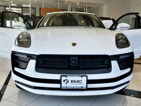 Used 2024 Porsche Macan AWD/4WD image 2