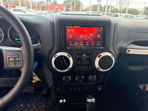 Used 2013 Jeep Wrangler Unlimited Sahara w/ Connectivity Group image 21