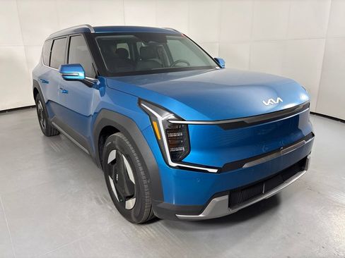 New 2026 Kia EV9 Wind AWD/4WD image 2