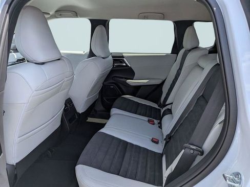 New 2026 Mitsubishi Outlander SE FWD image 12