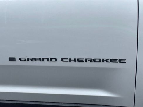 New 2025 Jeep Grand Cherokee L Altitude AWD/4WD image 10