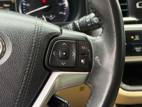 Used 2015 Toyota Highlander XLE AWD/4WD image 17