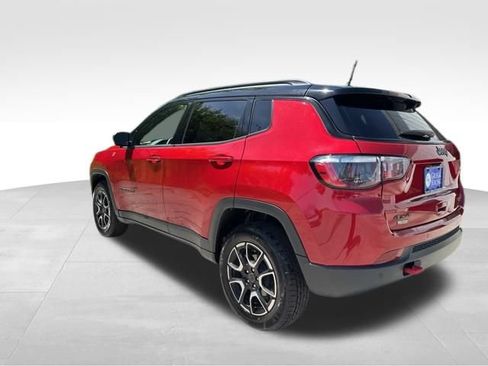 Used 2025 Jeep Compass Trailhawk AWD/4WD image 4