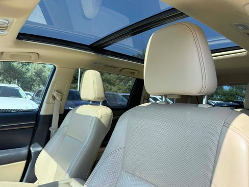 Used 2014 Toyota Highlander Limited Platinum AWD/4WD image 12