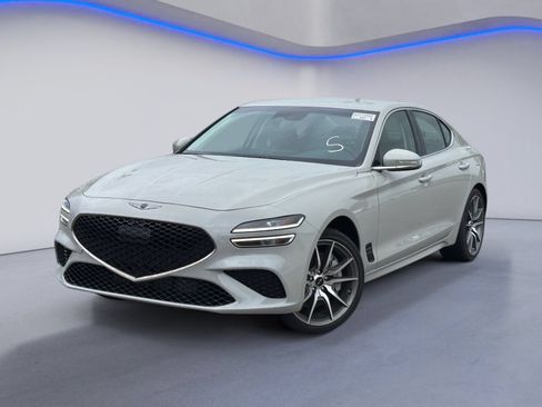Used 2025 Genesis G70 2.5T AWD/4WD image 2