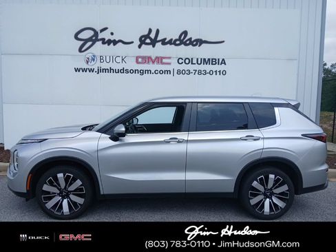 Used 2025 Mitsubishi Outlander SE FWD image 1