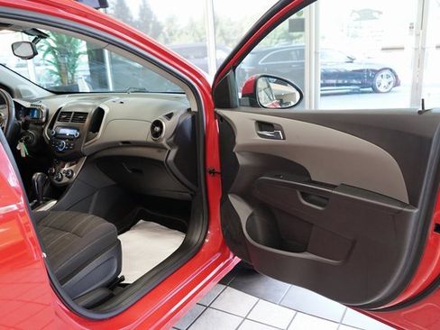 Used 2015 Chevrolet Sonic LT image 32