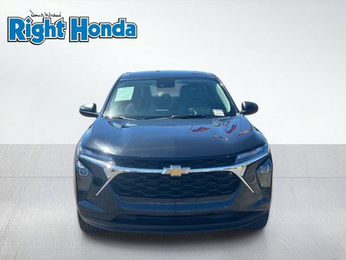 Used 2025 Chevrolet Trax LS FWD image 9