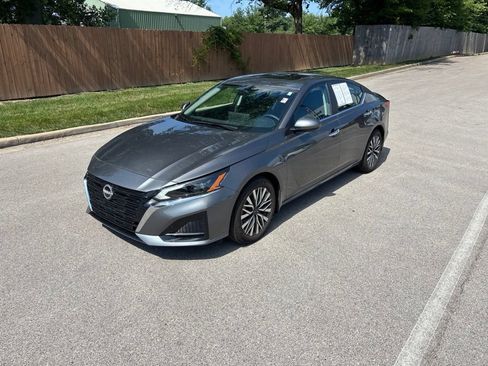 Used 2025 Nissan Altima 2.5 SV w/ SV Premium Package FWD image 1