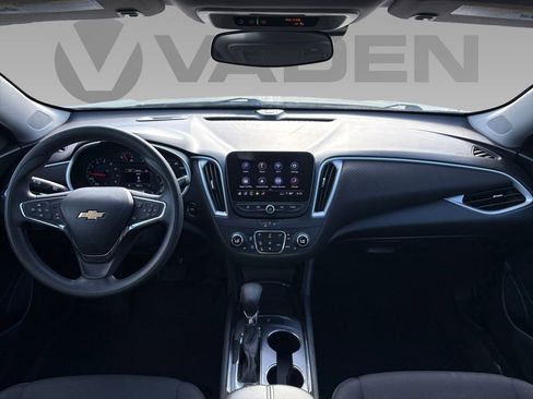 Used 2023 Chevrolet Malibu LT image 2