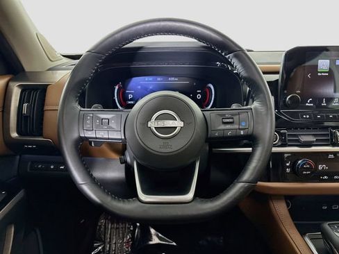 Used 2023 Nissan Pathfinder Platinum AWD/4WD image 11