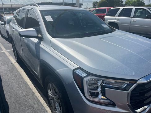 Used 2022 GMC Terrain SLE w/ Driver Convenience Package FWD image 3
