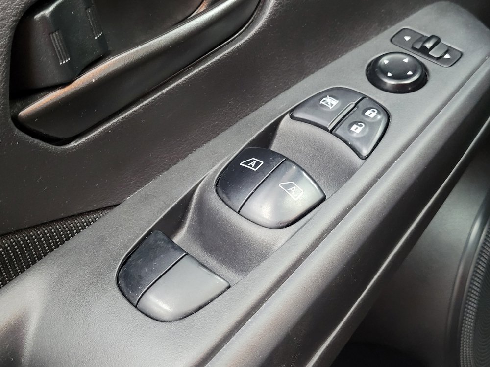 Used 2022 Nissan Kicks S FWD image 27