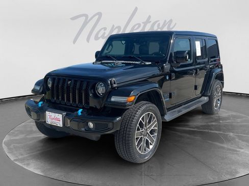 Used 2022 Jeep Wrangler Unlimited Sahara AWD/4WD image 1