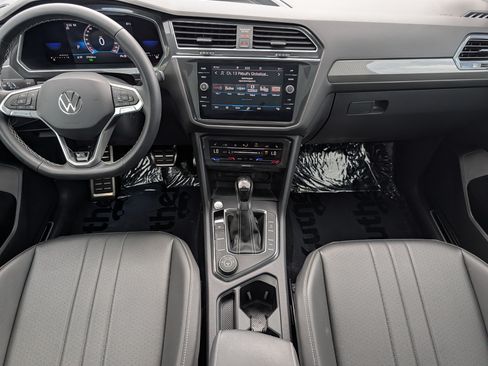 Certified 2023 Volkswagen Tiguan SE R-Line AWD/4WD image 10