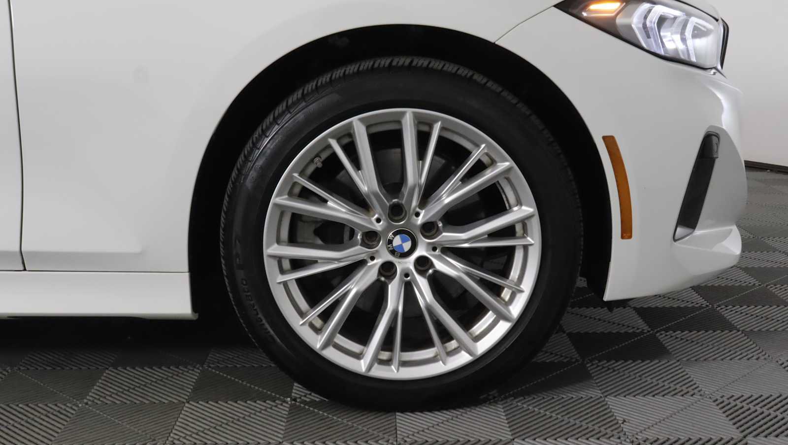 Used 2024 BMW 330i xDrive Sedan w/ Premium Package AWD/4WD image 7