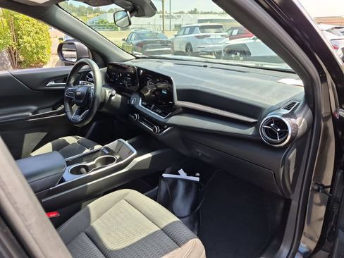 Used 2025 Chevrolet Equinox LT FWD image 32